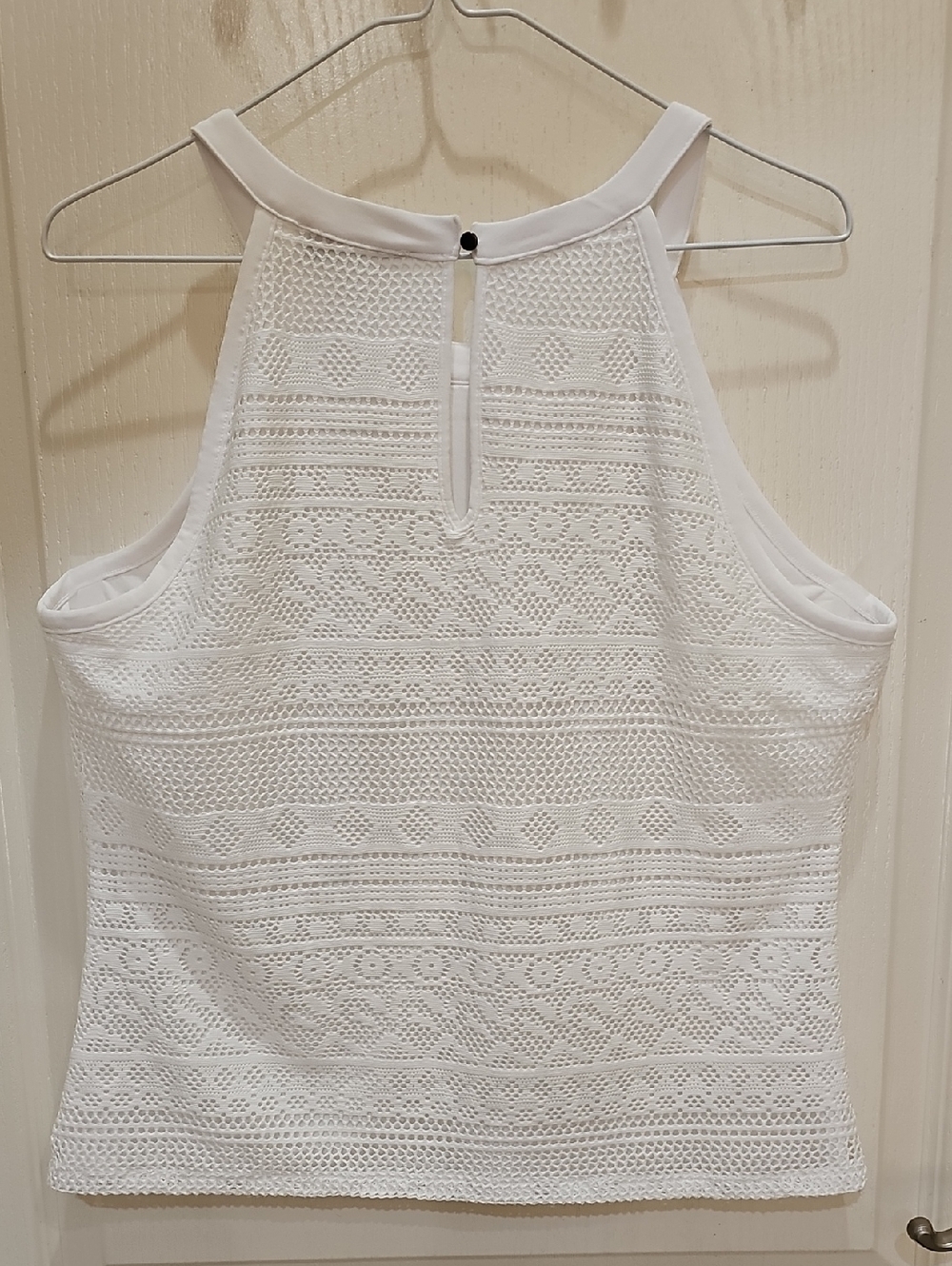 White House Black Market White Crochet Halter Tank Size Large - Picture 4 of 7